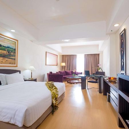 Sintesa Peninsula Hotel Palembang Exterior photo