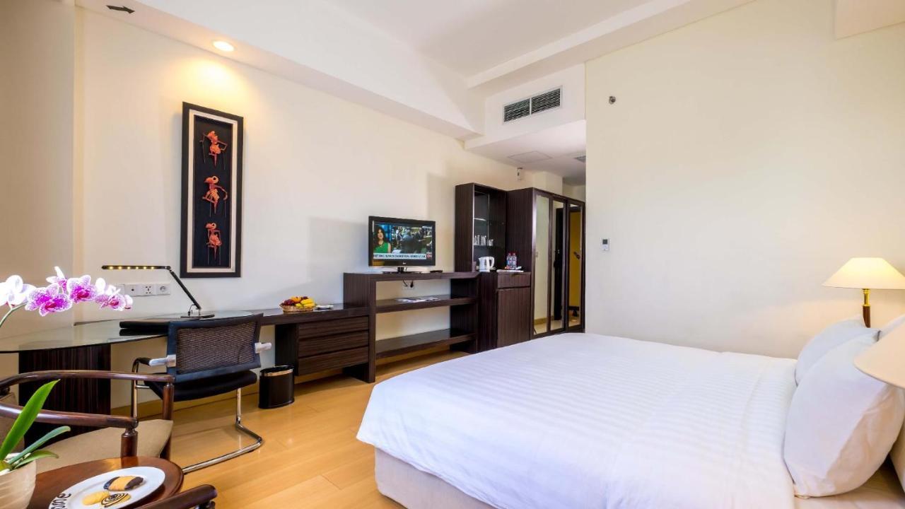 Sintesa Peninsula Hotel Palembang Exterior photo