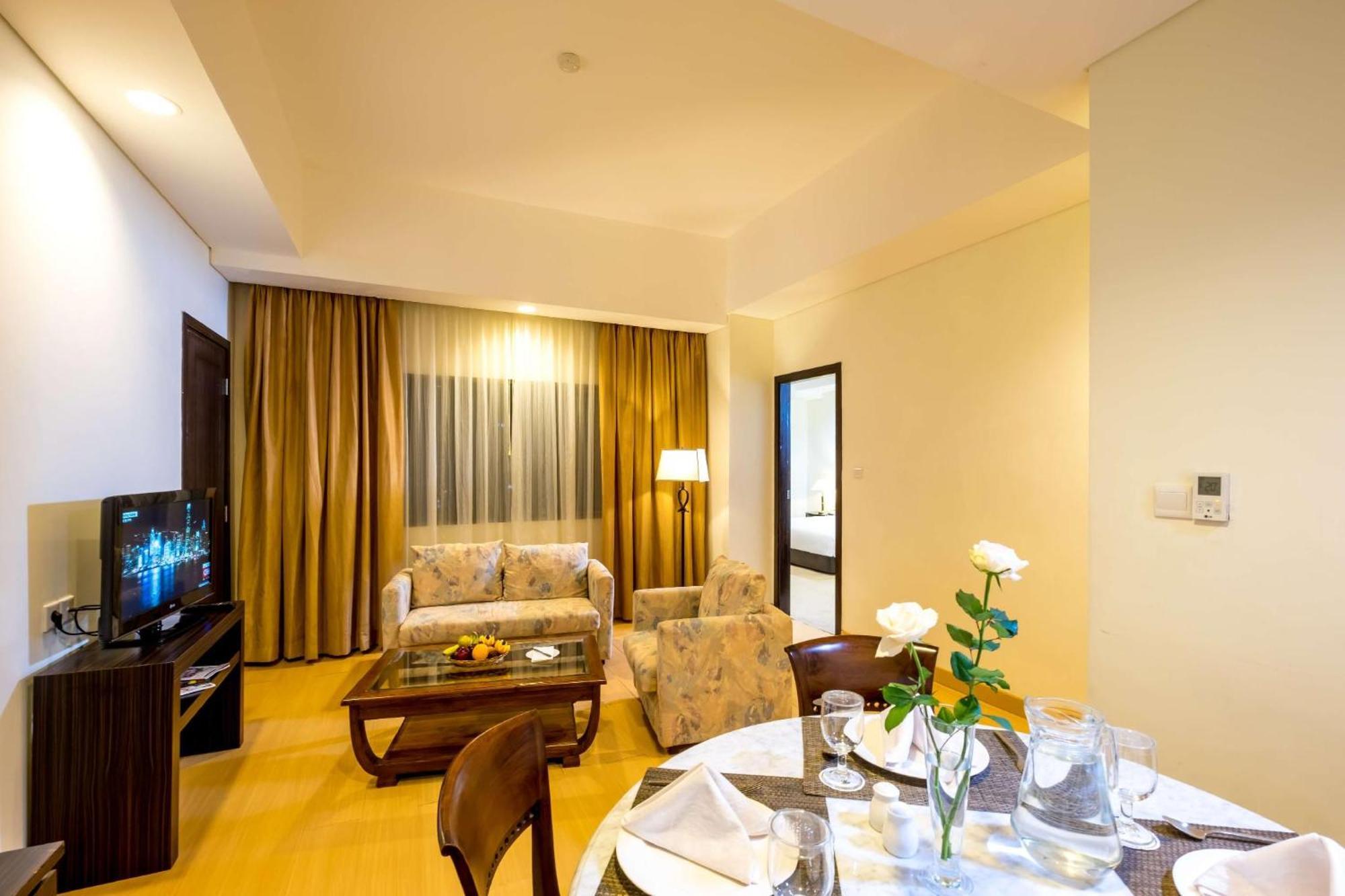 Sintesa Peninsula Hotel Palembang Exterior photo