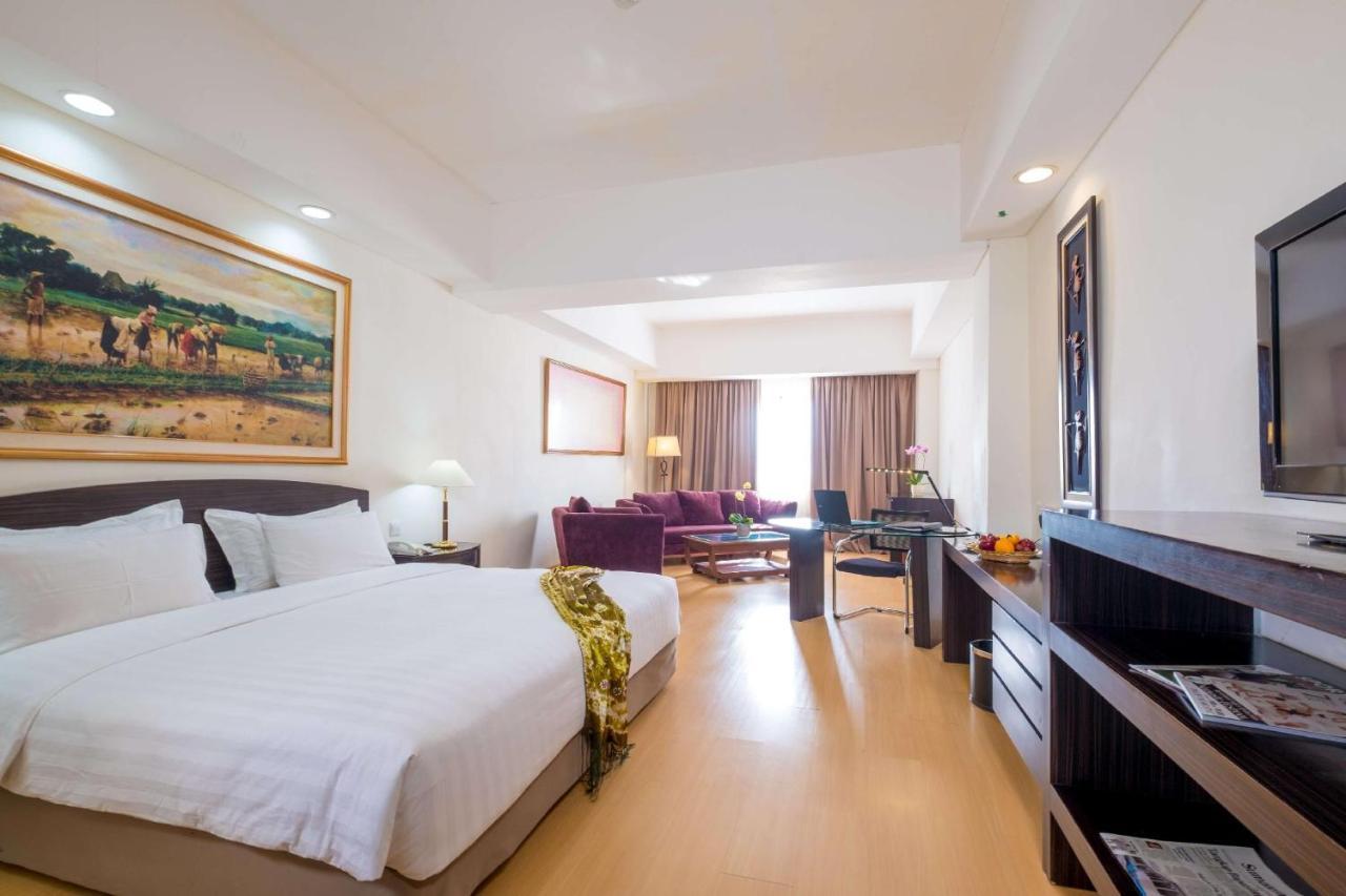 Sintesa Peninsula Hotel Palembang Exterior photo
