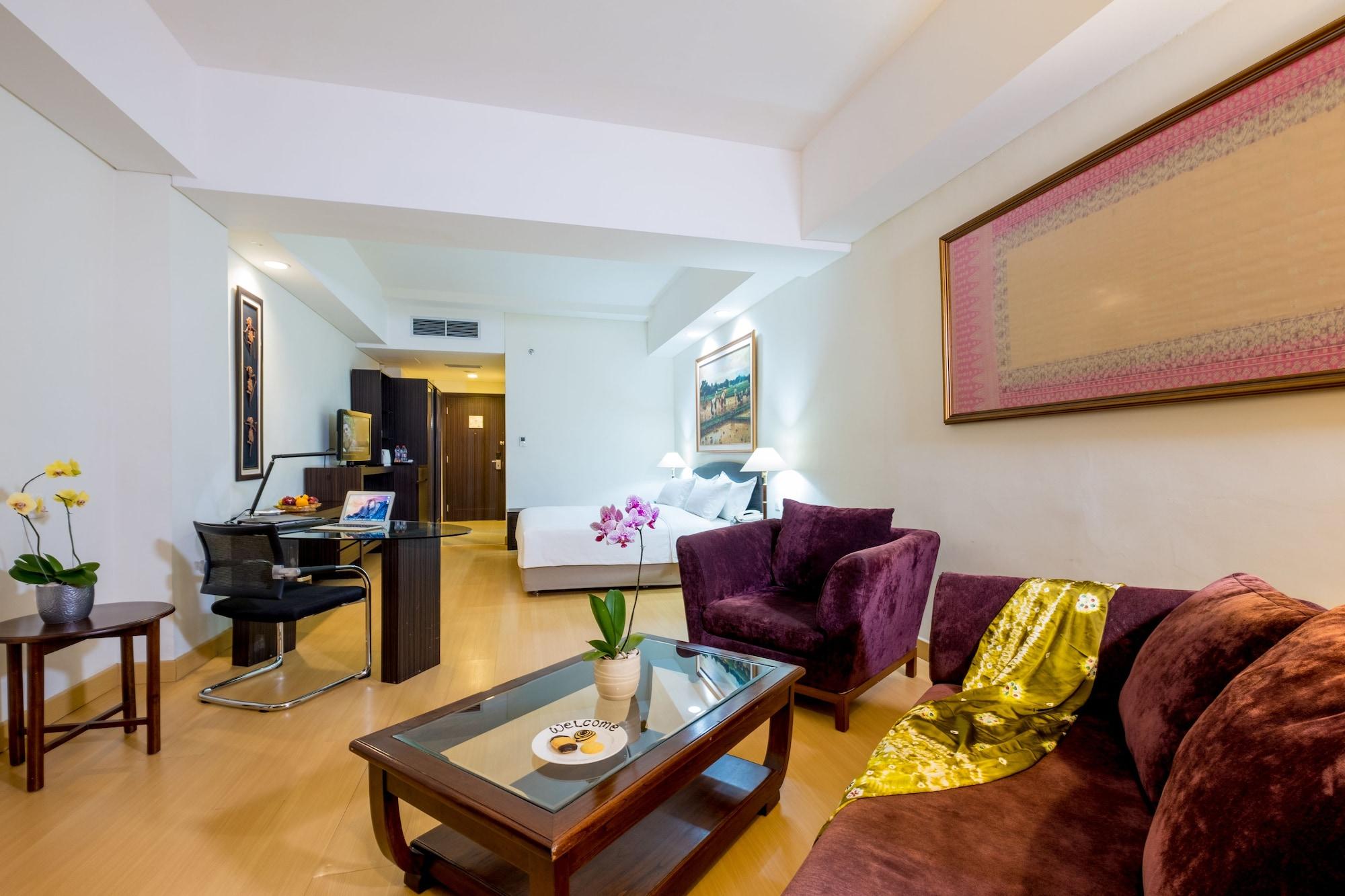 Sintesa Peninsula Hotel Palembang Exterior photo