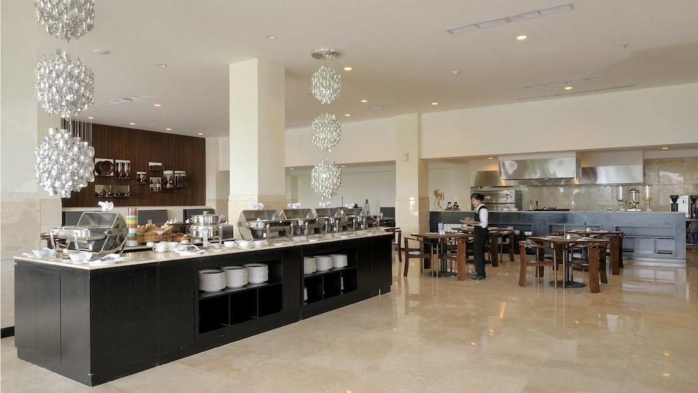 Sintesa Peninsula Hotel Palembang Exterior photo