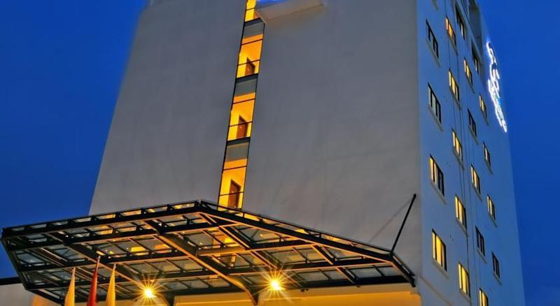 Sintesa Peninsula Hotel Palembang Exterior photo
