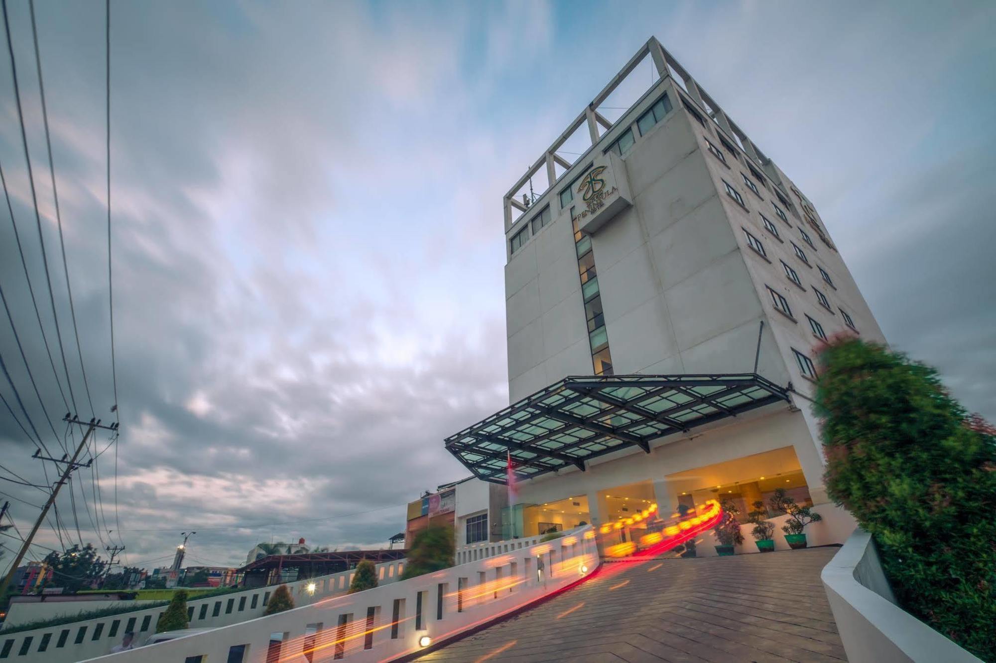 Sintesa Peninsula Hotel Palembang Exterior photo