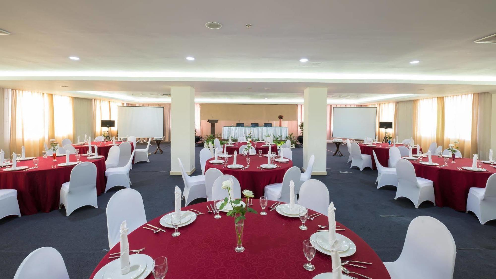 Sintesa Peninsula Hotel Palembang Exterior photo