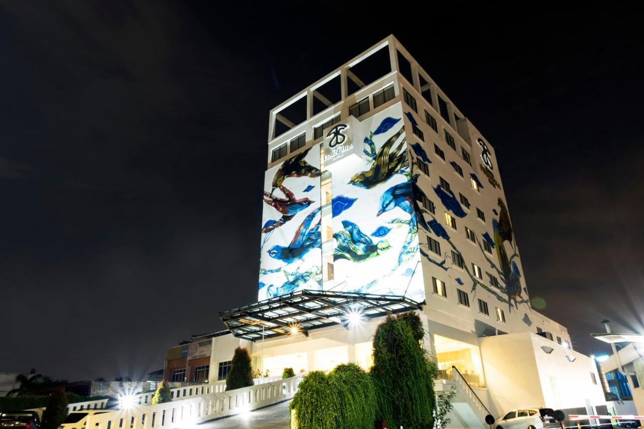 Sintesa Peninsula Hotel Palembang Exterior photo